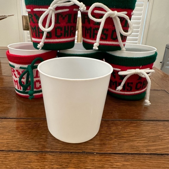 6 Merry Christmas Cups with Crocheted Covers - Picture 6 of 9